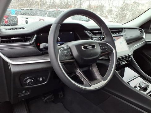 Certified 2023 Jeep Grand Cherokee Limited w/ Black Appearance Package image 26