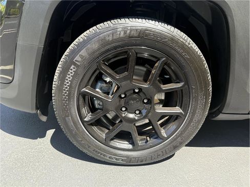 Used 2019 Jeep Renegade Altitude w/ Quick Order Package 2XM FWD image 9