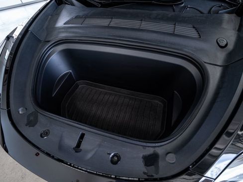 Used 2025 Tesla Model Y Long Range image 54