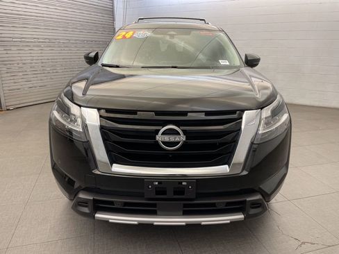 Used 2024 Nissan Pathfinder Platinum w/ Cargo Package image 11