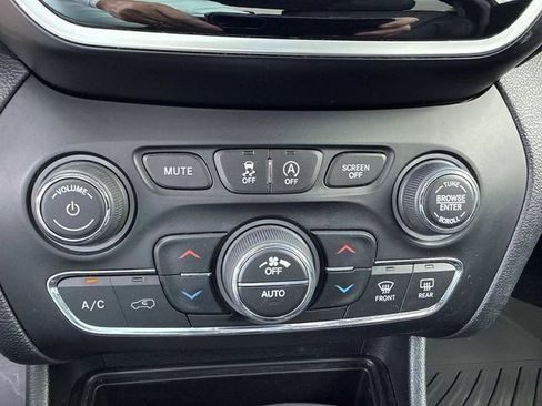 Used 2019 Jeep Cherokee Limited w/ Trailer Tow Group AWD/4WD image 25