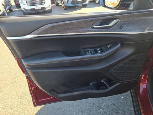 Certified 2024 Jeep Grand Cherokee Limited image 23