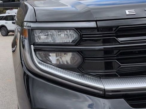 New 2025 Ford Expedition Max Platinum w/ Driver's Package image 9