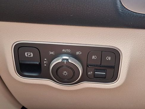 Used 2025 Mercedes-Benz GLB 250 4MATIC image 28