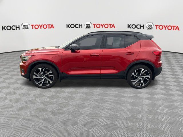 Used 2022 Volvo XC40 T5 R-Design w/ Climate Package AWD/4WD image 4