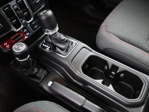 New 2025 Jeep Wrangler Unlimited Rubicon w/ Technology Group image 4