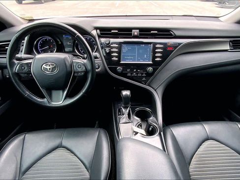 Used 2019 Toyota Camry SE w/ Convenience Package image 16