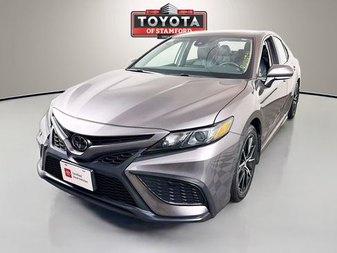 Certified 2024 Toyota Camry SE image 3