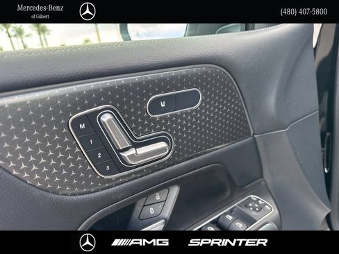 Used 2024 Mercedes-Benz GLB 250 image 14