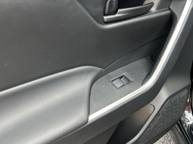 Used 2025 Toyota RAV4 LE FWD image 18