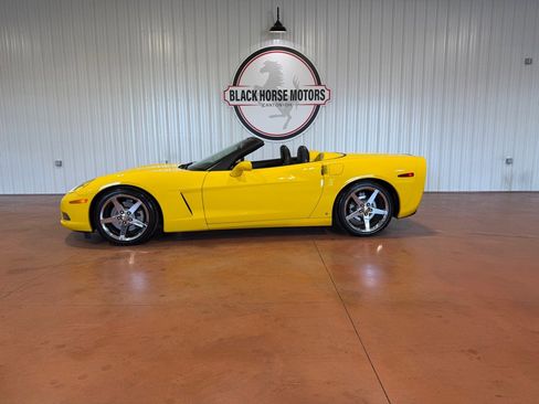 Used 2007 Chevrolet Corvette Convertible w/ Preferred Equipment Group RWD image 3