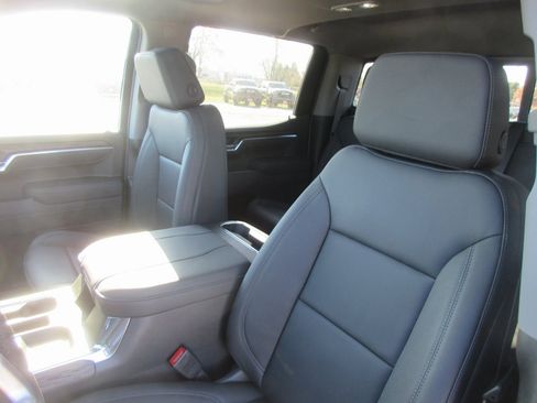 New 2026 GMC Sierra 1500 SLT image 13