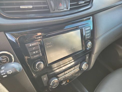 Used 2019 Nissan Rogue SV FWD image 14