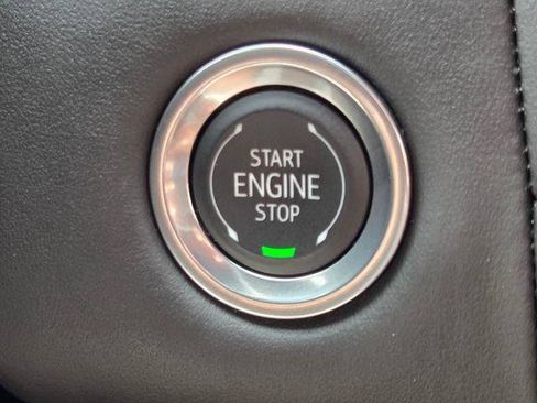 Certified 2024 GMC Yukon XL Denali Ultimate AWD/4WD image 31