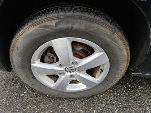 Used 2010 Volkswagen Routan SE image 7