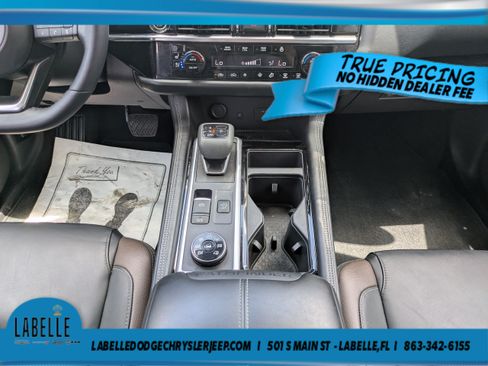 Used 2023 Nissan Pathfinder Platinum w/ Black Appearance Package AWD/4WD image 16