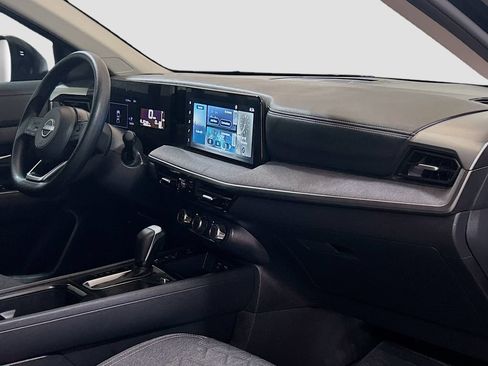 Used 2025 Nissan Kicks SV FWD image 24