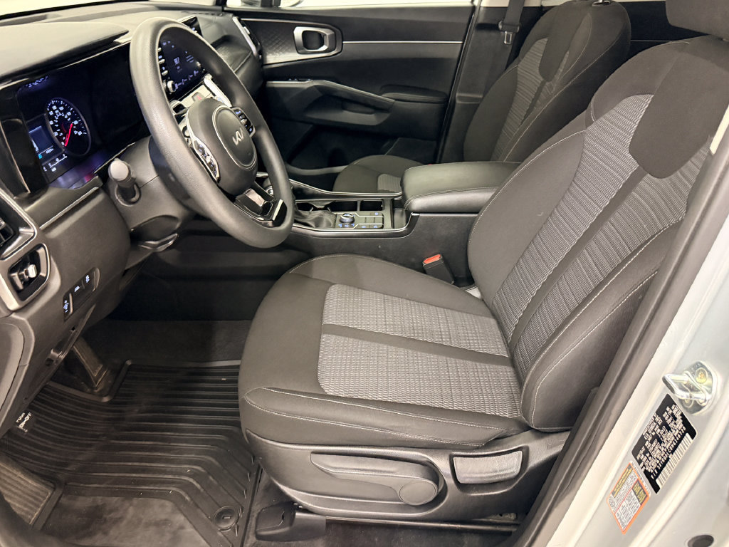 Used 2022 Kia Sorento LX AWD/4WD image 19