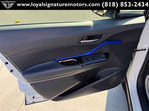 Used 2020 Toyota C-HR XLE FWD image 17