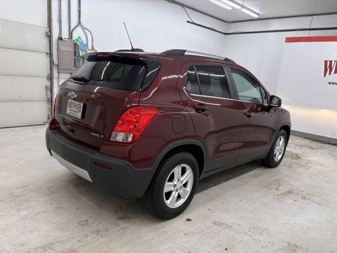 Used 2016 Chevrolet Trax LT w/ LT Sun and Sound Package FWD image 4