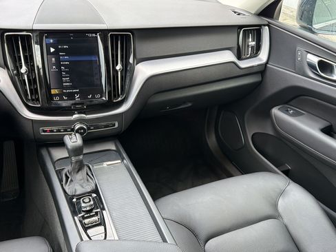 Used 2020 Volvo XC60 T5 Momentum w/ Protection Package Premier AWD/4WD image 27