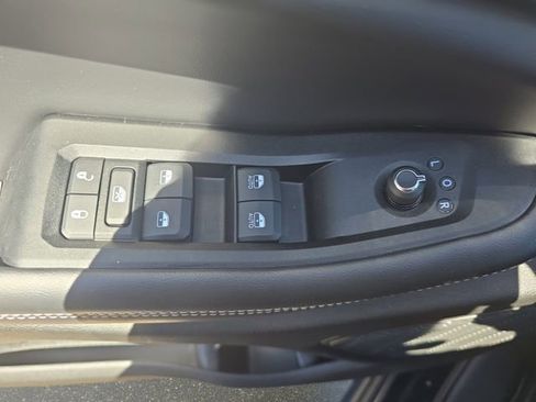 Used 2024 Jeep Grand Cherokee L Limited w/ Black Appearance Package image 30