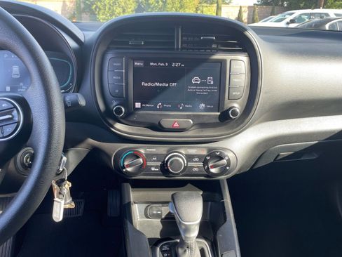 Used 2025 Kia Soul LX w/ LX Technology Package image 17