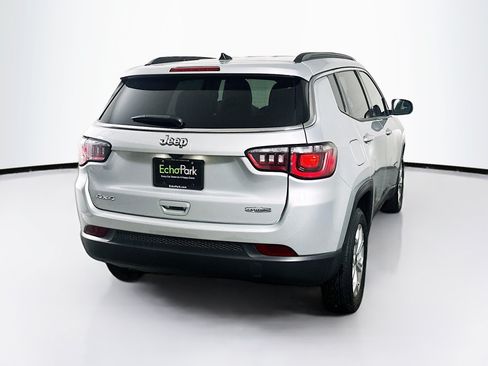 Used 2025 Jeep Compass Latitude AWD/4WD image 9