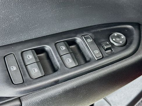 Used 2023 Hyundai Venue Limited w/ Cargo Package FWD image 18