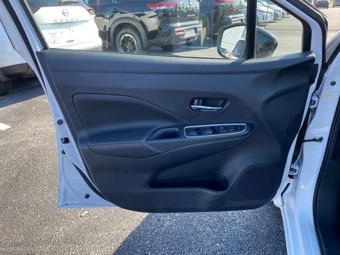 New 2025 Nissan Versa SR w/ Trunk Package image 12