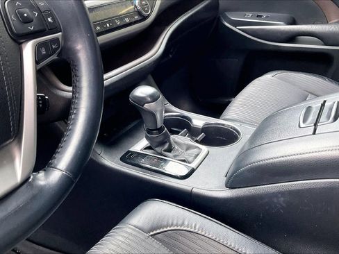 Used 2018 Toyota Highlander Plus image 18