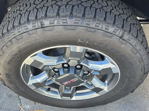 New 2026 GMC Sierra 2500 SLT w/ SLT Premium Package AWD/4WD image 13