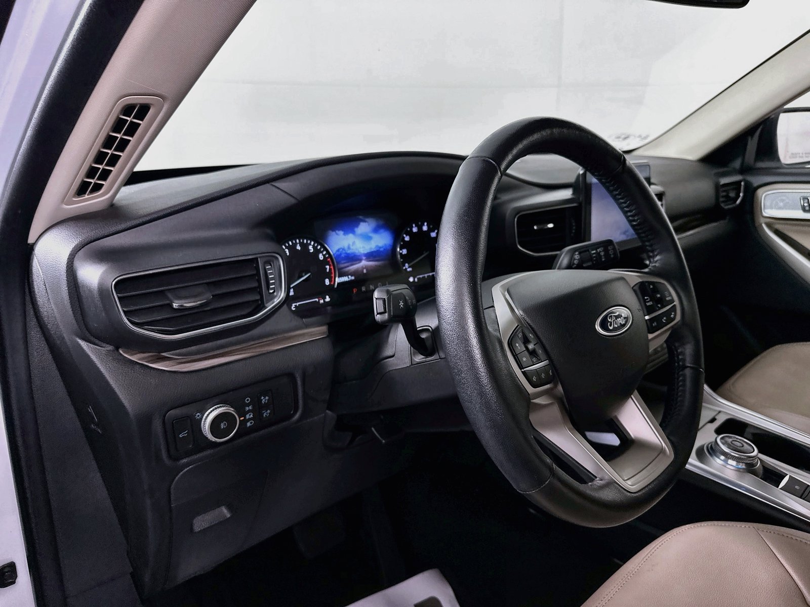 Used 2022 Ford Explorer Limited RWD image 9