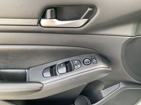 Used 2024 Nissan Altima 2.5 SV image 12