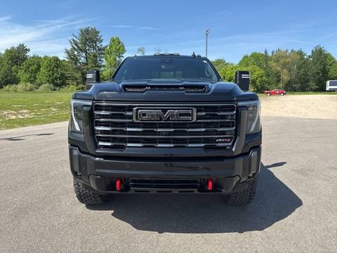Used 2024 GMC Sierra 2500 AT4 w/ Technology Package AWD/4WD image 8