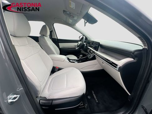 Used 2025 Hyundai Tucson SE image 36