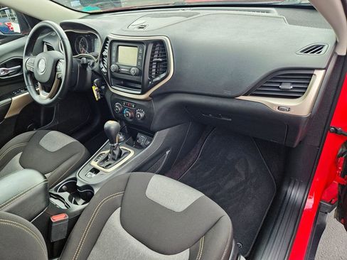 Used 2018 Jeep Cherokee Latitude w/ Altitude Package AWD/4WD image 30