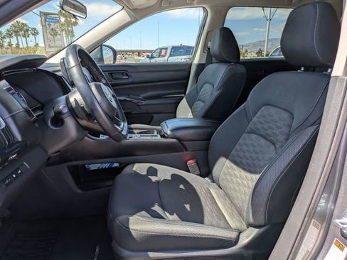 Certified 2023 Nissan Pathfinder SV w/ SV Premium Package FWD image 14