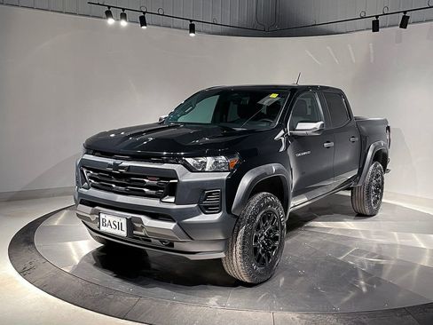 Used 2023 Chevrolet Colorado Trail Boss w/ Advanced Trailering Package AWD/4WD image 8
