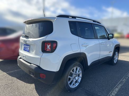 Used 2023 Jeep Renegade Latitude w/ Premium Group AWD/4WD image 3