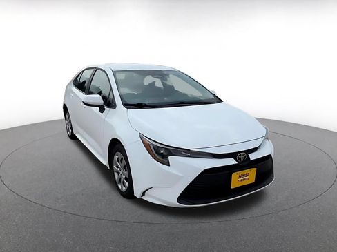 Used 2025 Toyota Corolla LE FWD image 3