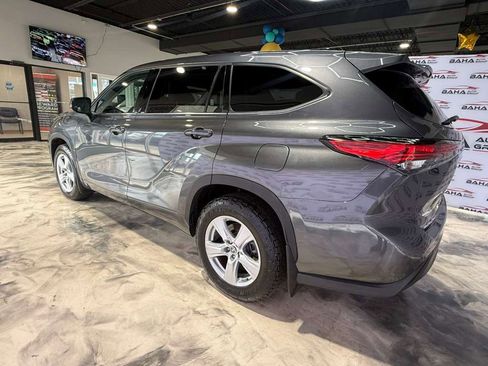 Used 2021 Toyota Highlander LE AWD/4WD image 8