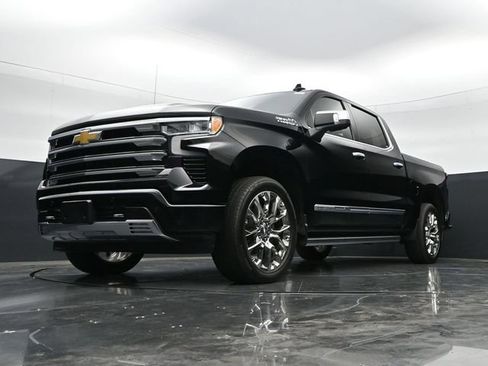 Used 2025 Chevrolet Silverado 1500 High Country AWD/4WD image 43