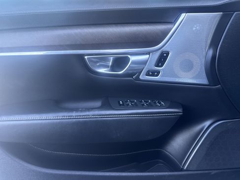 Used 2020 Volvo V90 T6 Cross Country image 17