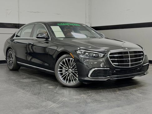 Used 2024 Mercedes-Benz S 580 4MATIC Sedan image 2
