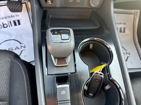 Used 2025 Nissan Rogue SV AWD/4WD image 19