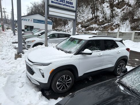 Used 2025 Chevrolet TrailBlazer LT w/ Convenience Package image 4