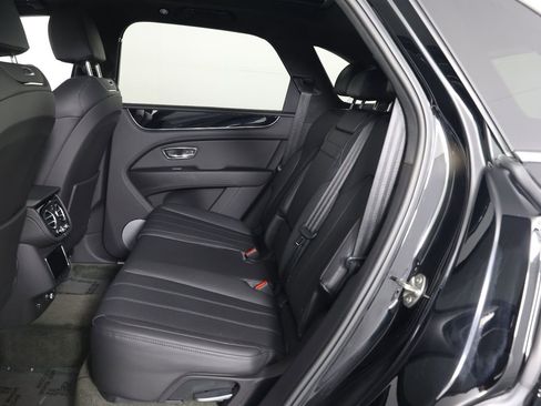Used 2022 Bentley Bentayga image 26