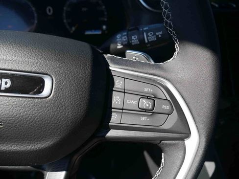 New 2025 Jeep Grand Cherokee Laredo X w/ Luxury Tech Group I image 34