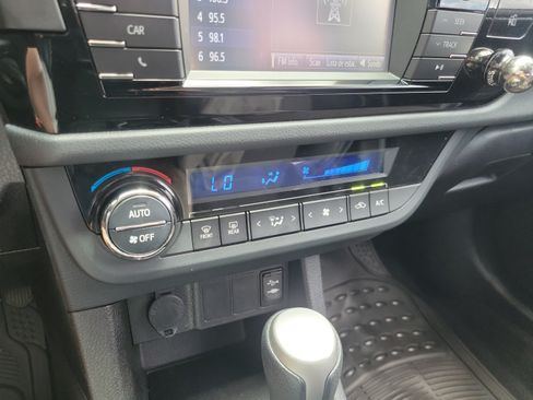 Used 2016 Toyota Corolla S FWD image 29